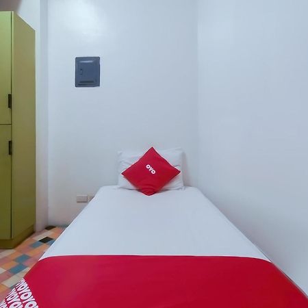 Spot On Junction Hostel Makati City Екстериор снимка