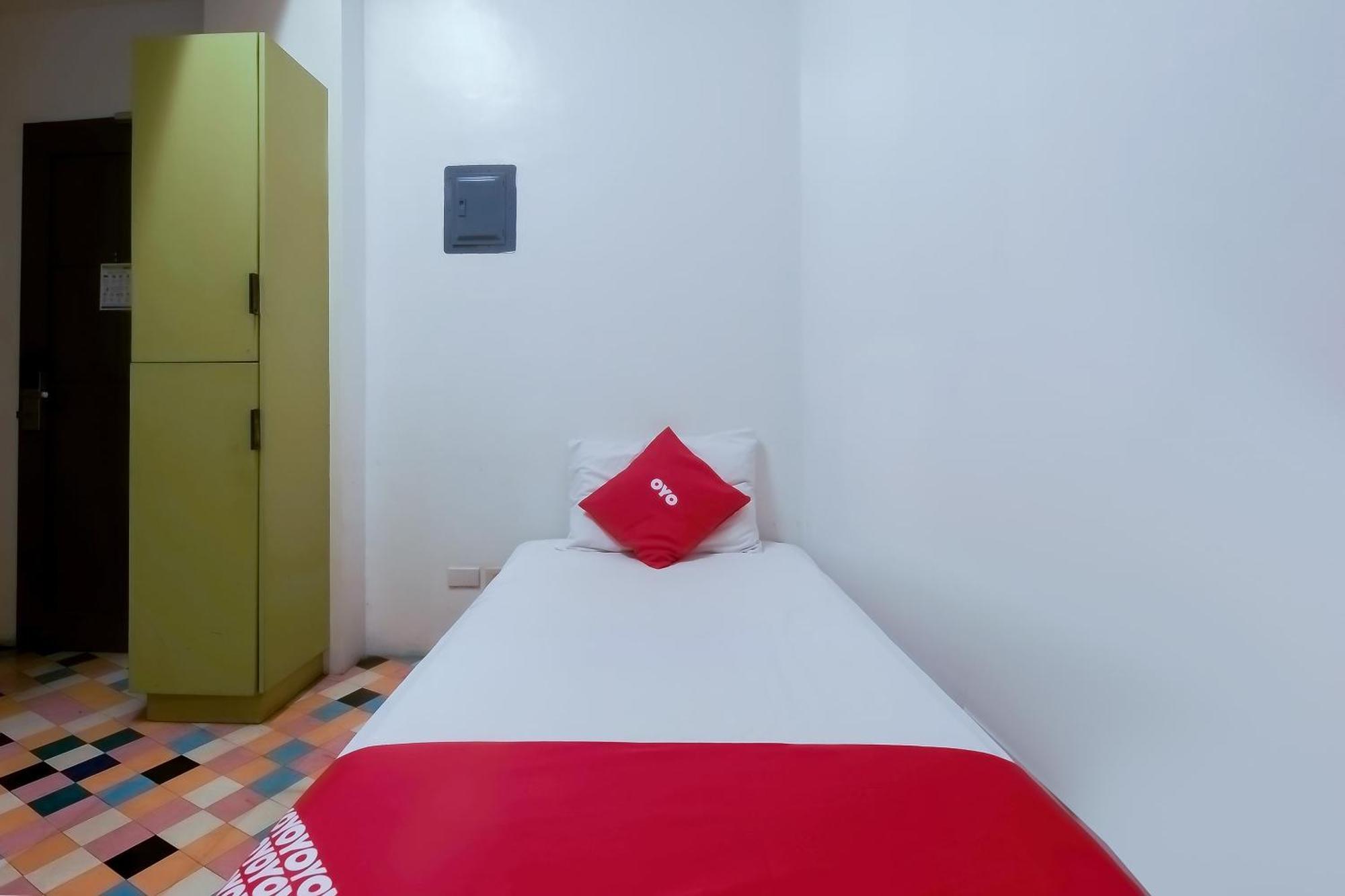 Spot On Junction Hostel Makati City Екстериор снимка