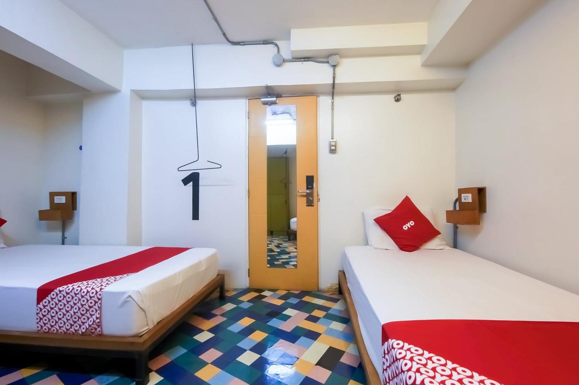 Spot On Junction Hostel Makati City Екстериор снимка